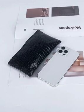 Sleek Women's Black Wallet-purses